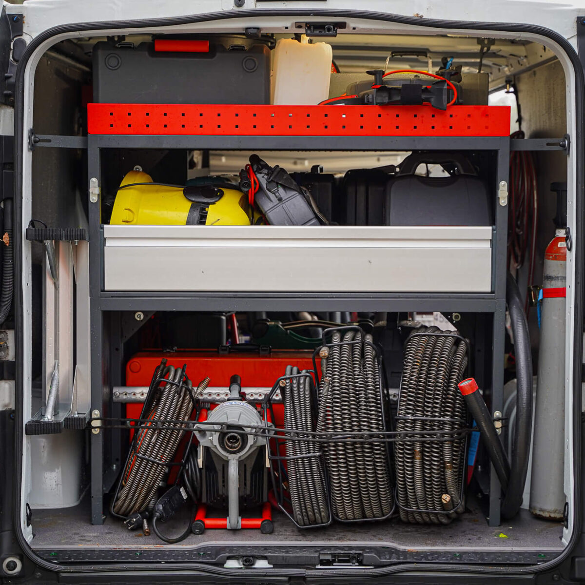 Werkbus Rek De werkbus van lekkagespecialist Stef van Vliet
